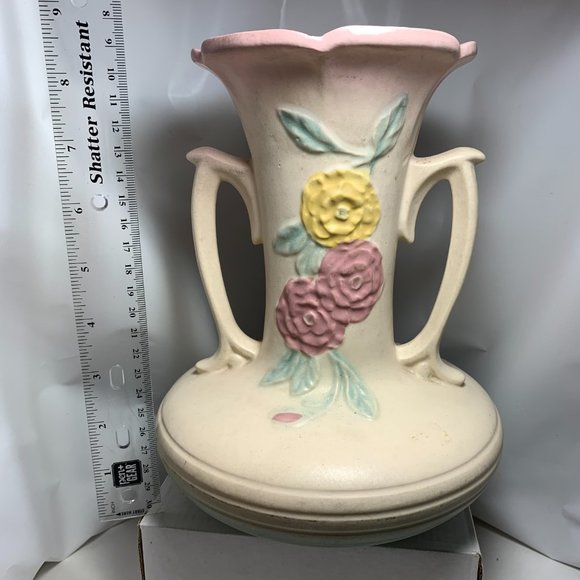 Hull Camellia Open Rose Double Handle Vase. C.1940's. 8.5" Tall x 5" Wide. (693) - Picture 4 of 6